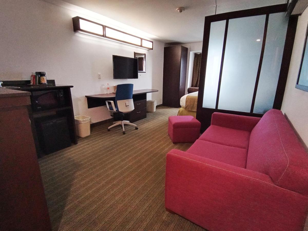 Microtel Inn And Suites By Wyndham Толука-де-Лердо Экстерьер фото