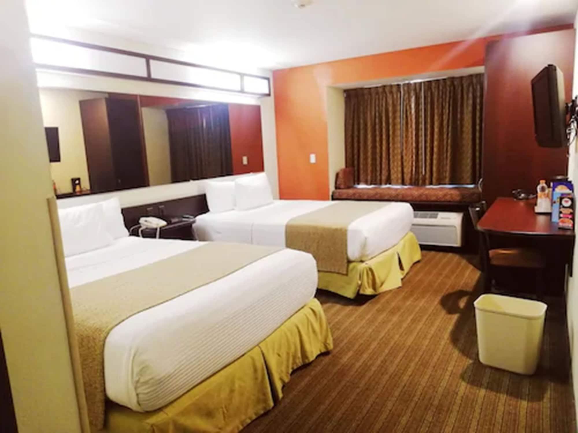 Microtel Inn And Suites By Wyndham Толука-де-Лердо Экстерьер фото