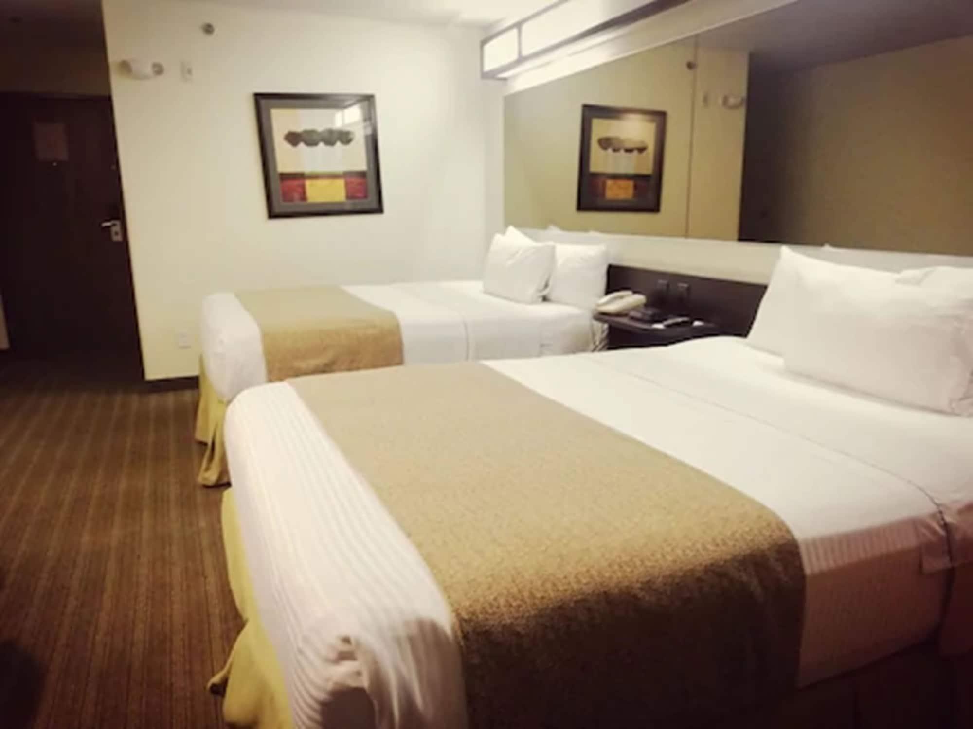Microtel Inn And Suites By Wyndham Толука-де-Лердо Экстерьер фото
