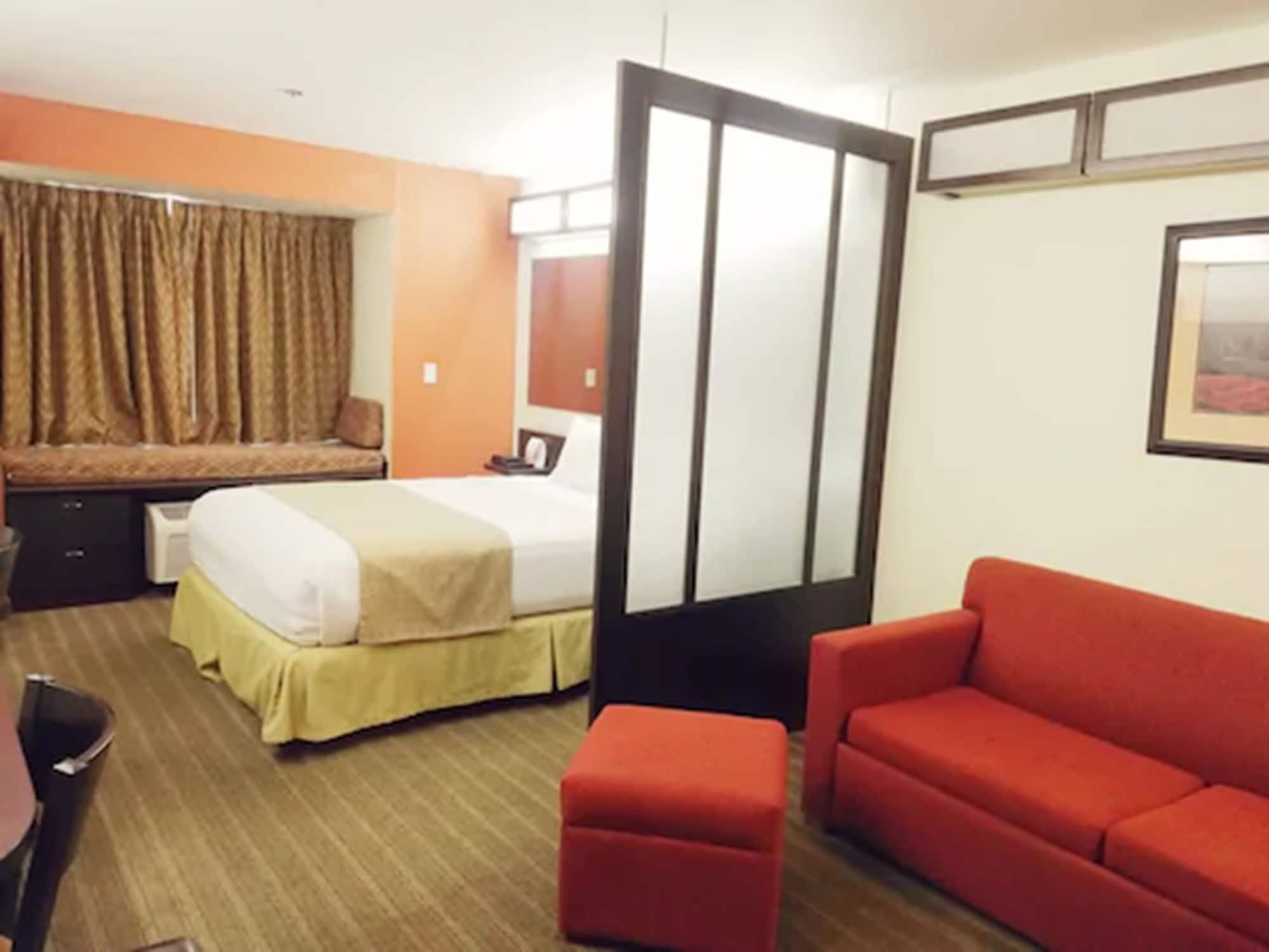 Microtel Inn And Suites By Wyndham Толука-де-Лердо Экстерьер фото