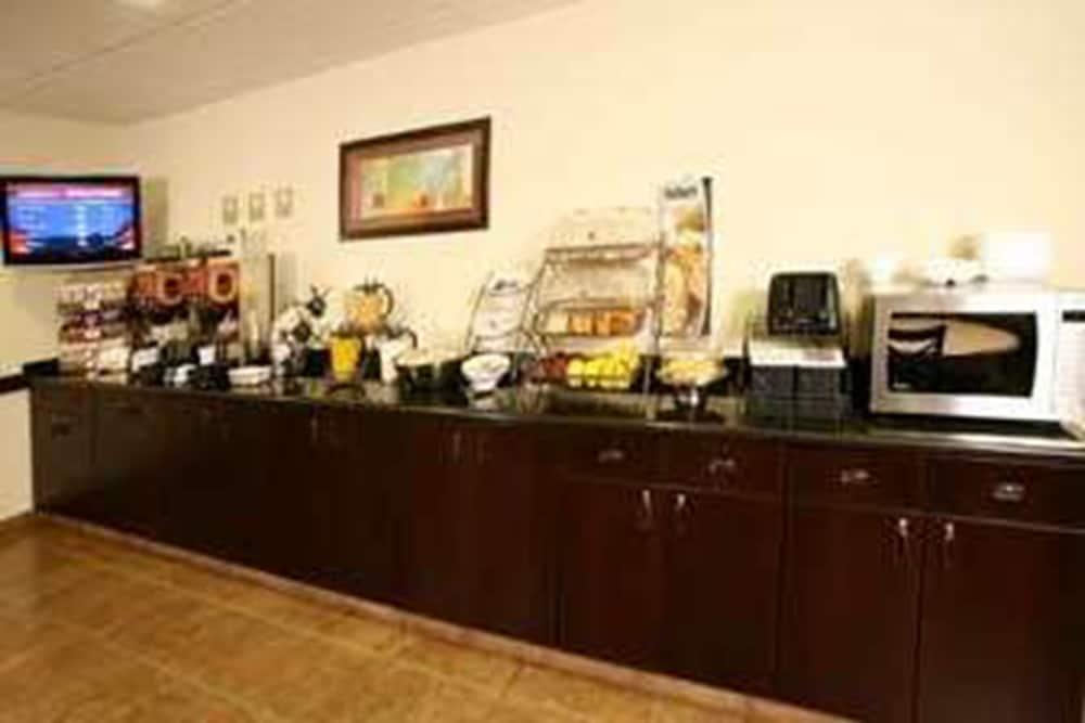 Microtel Inn And Suites By Wyndham Толука-де-Лердо Экстерьер фото