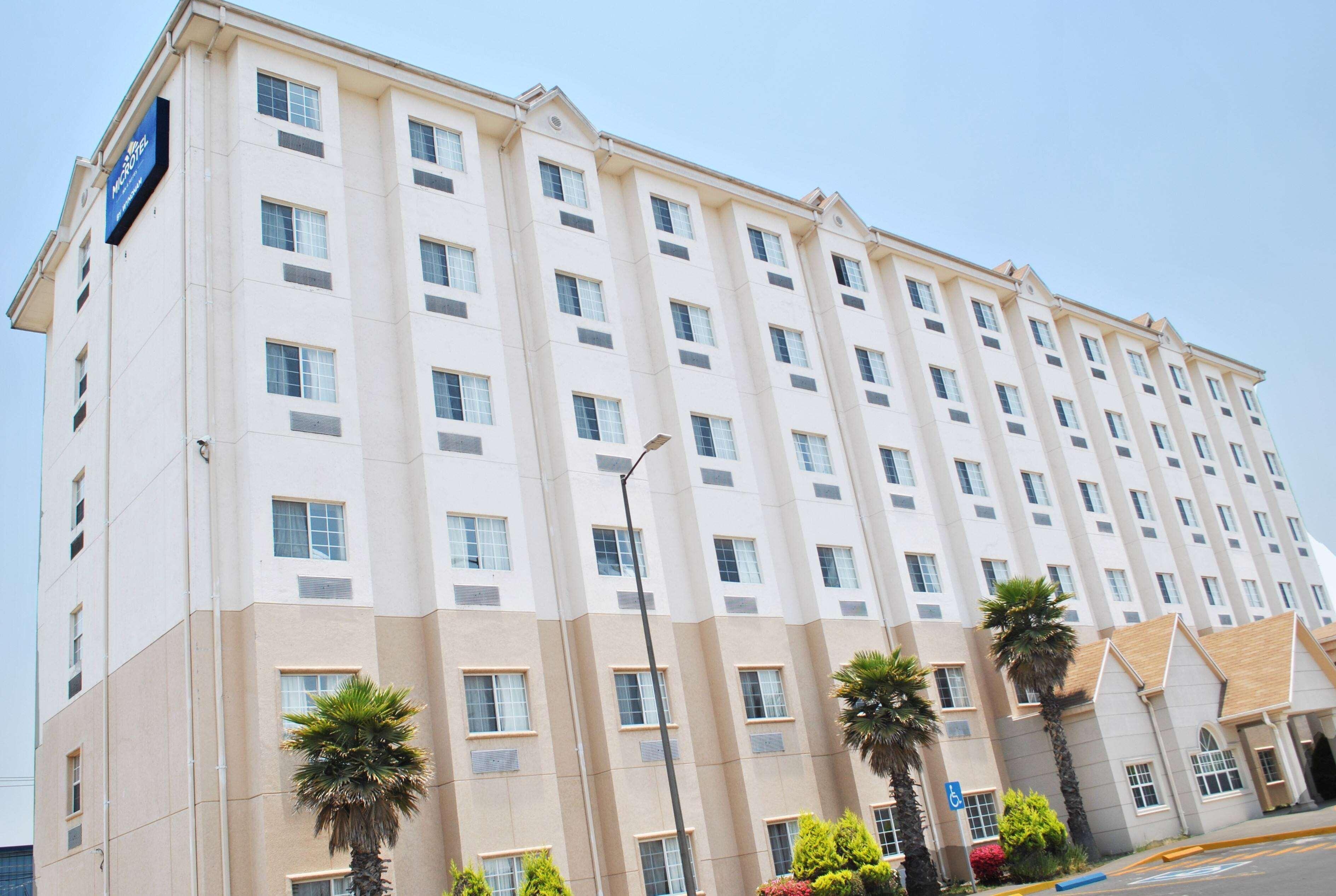 Microtel Inn And Suites By Wyndham Толука-де-Лердо Экстерьер фото
