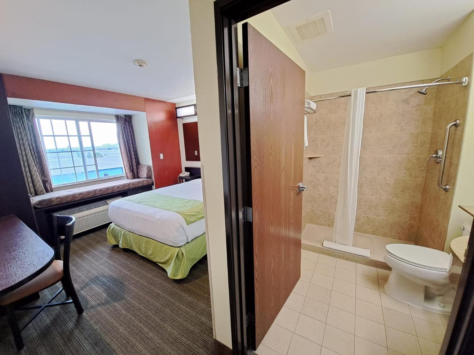 Microtel Inn And Suites By Wyndham Толука-де-Лердо Экстерьер фото