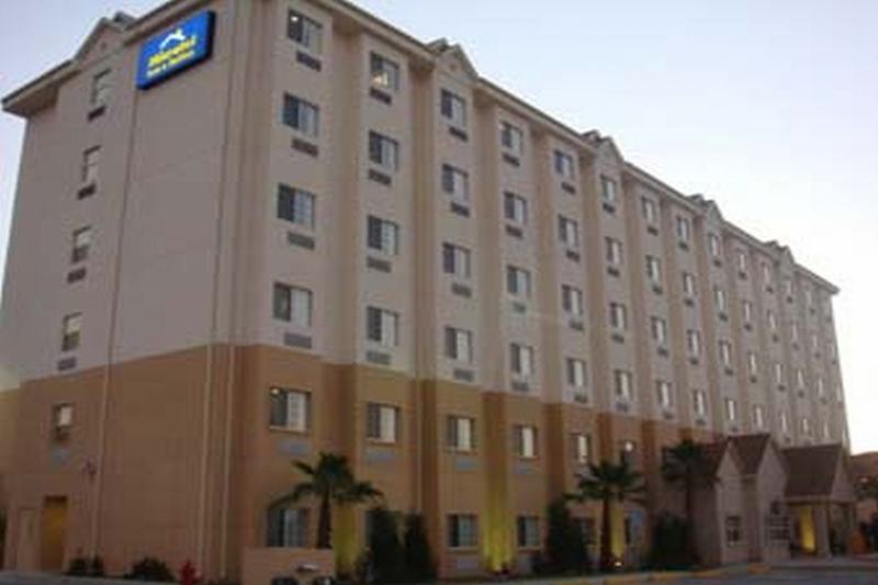 Microtel Inn And Suites By Wyndham Толука-де-Лердо Экстерьер фото