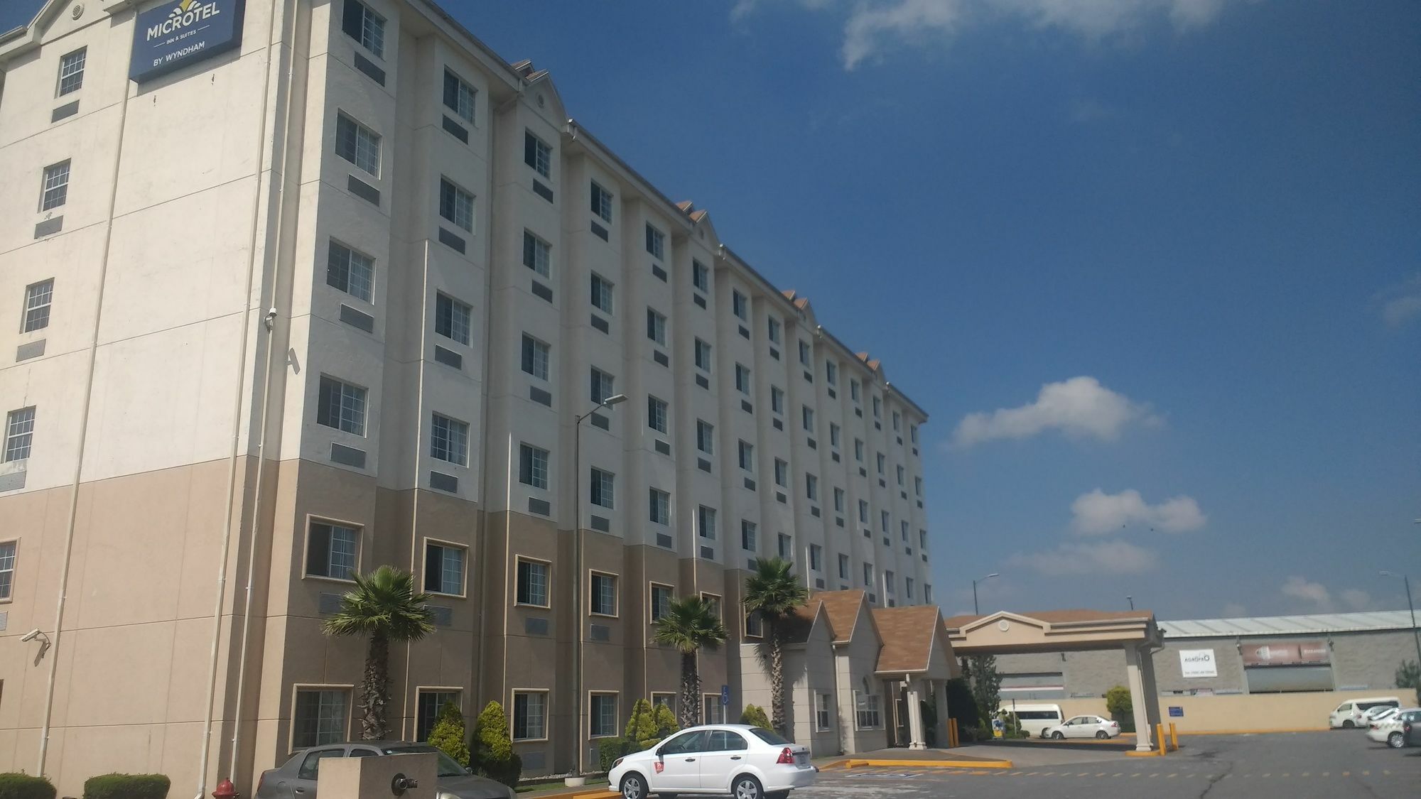 Microtel Inn And Suites By Wyndham Толука-де-Лердо Экстерьер фото